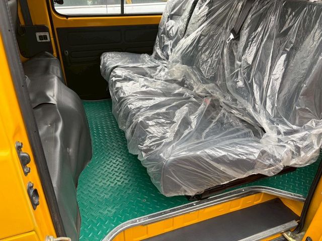 娃娃車政府規範原廠保養、載小朋友無載重、惡操問題、車況好~!內裝乾淨、外觀佳已改回八人座(全新座椅)  第8張相片