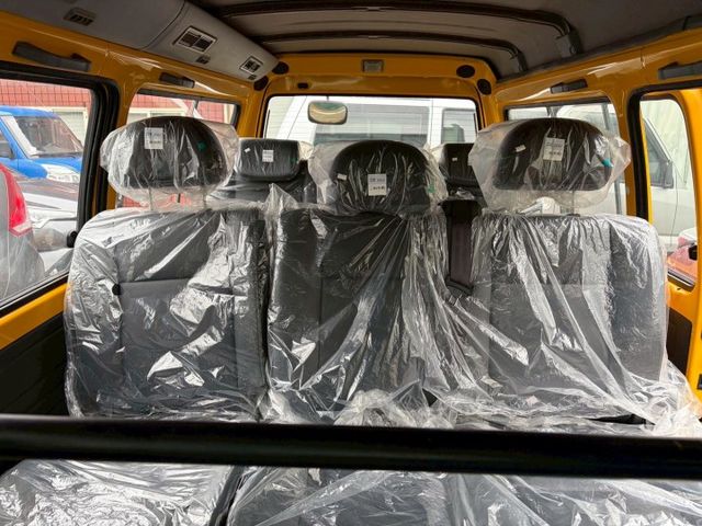 娃娃車政府規範原廠保養、載小朋友無載重、惡操問題、車況好~!內裝乾淨、外觀佳已改回八人座(全新座椅)  第9張相片