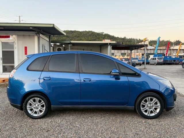 專屬運動化造型設計提點出豐富的運動性格、代步小車首選。  第7張相片