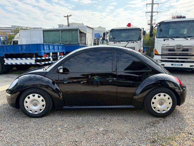 福斯經典時尚小車、金龜車，稀有黑色經典收藏，車況好氣氛佳、內外乾淨漂亮、歡迎鑑賞。  第2張相片