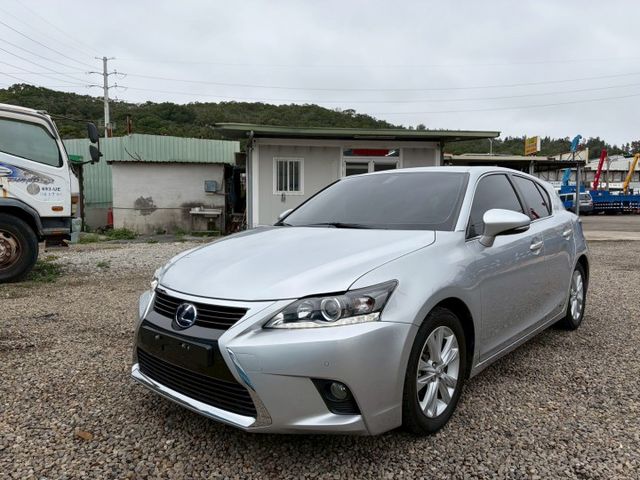 Lexus CT200h 菁英Plus版~LEXUS熱門油電混合小車  第1張相片