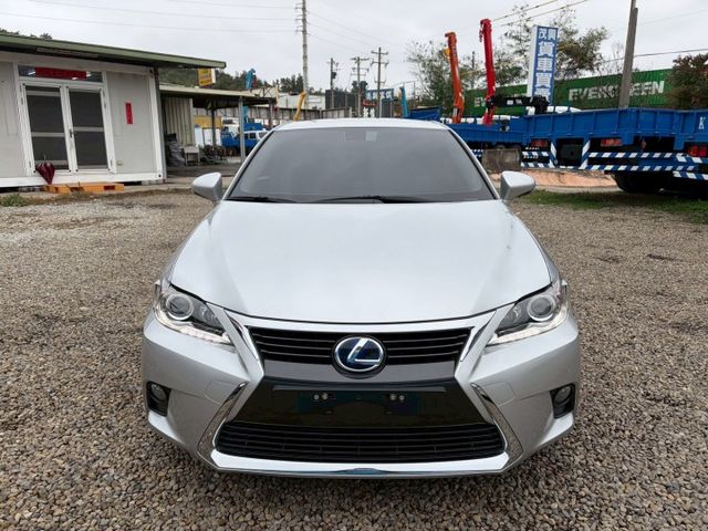 Lexus CT200h 菁英Plus版~LEXUS熱門油電混合小車  第2張相片