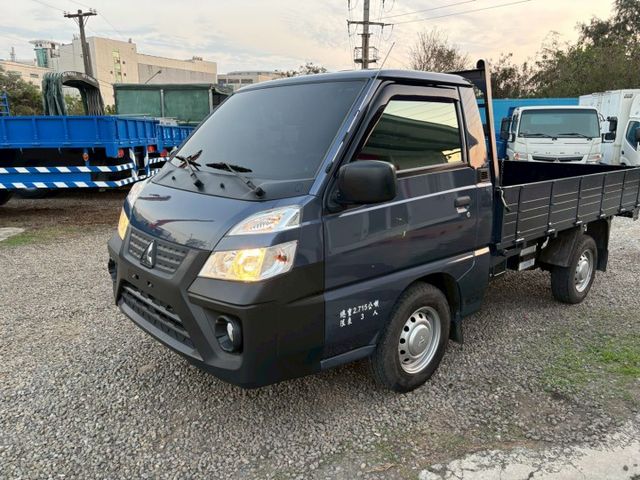 透氣皮椅、原廠前後行車紀錄器+倒車顯影，內外乾淨漂亮！新里程低得力助手賺錢發財好朋友~  第1張相片