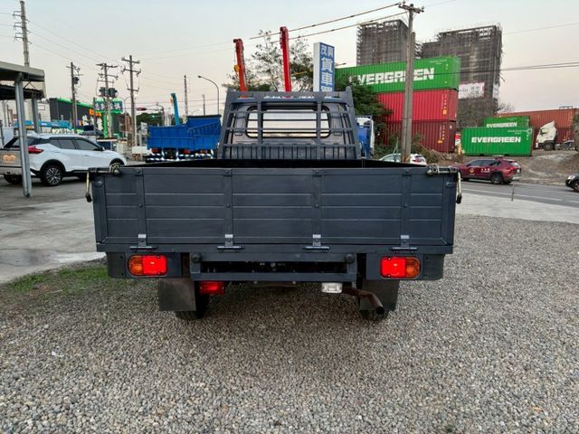 透氣皮椅、原廠前後行車紀錄器+倒車顯影，內外乾淨漂亮！新里程低得力助手賺錢發財好朋友~  第4張相片