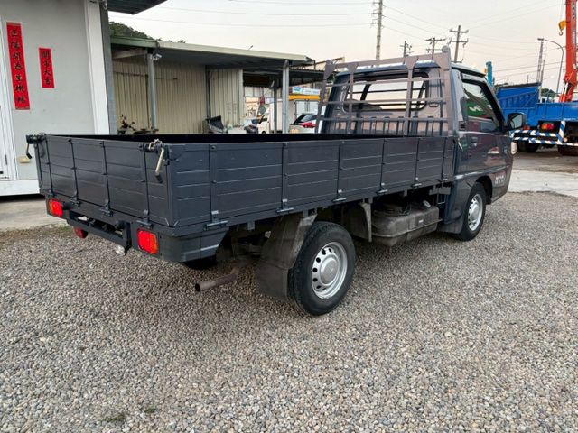 透氣皮椅、原廠前後行車紀錄器+倒車顯影，內外乾淨漂亮！新里程低得力助手賺錢發財好朋友~  第5張相片