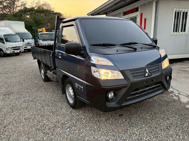 透氣皮椅、原廠前後行車紀錄器+倒車顯影，內外乾淨漂亮！新里程低得力助手賺錢發財好朋友~  第7張相片