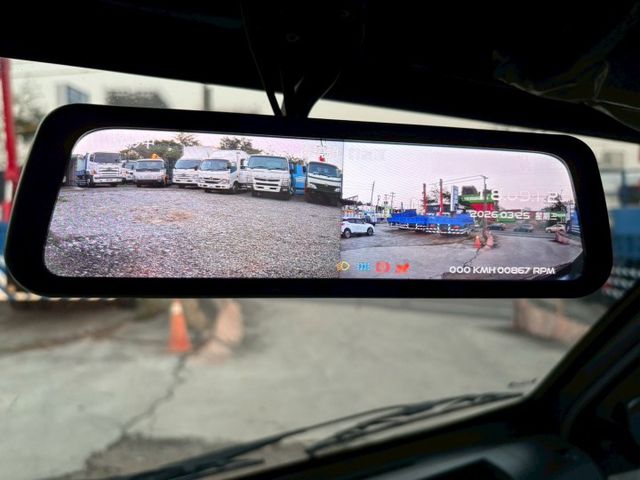 透氣皮椅、原廠前後行車紀錄器+倒車顯影，內外乾淨漂亮！新里程低得力助手賺錢發財好朋友~  第11張相片