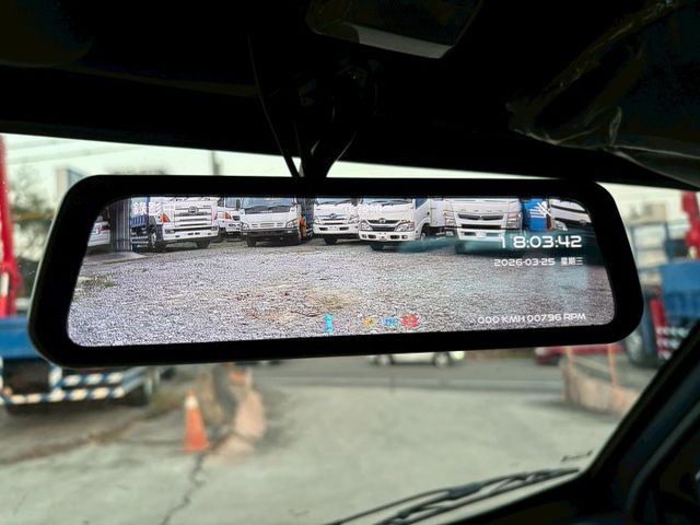 透氣皮椅、原廠前後行車紀錄器+倒車顯影，內外乾淨漂亮！新里程低得力助手賺錢發財好朋友~  第12張相片