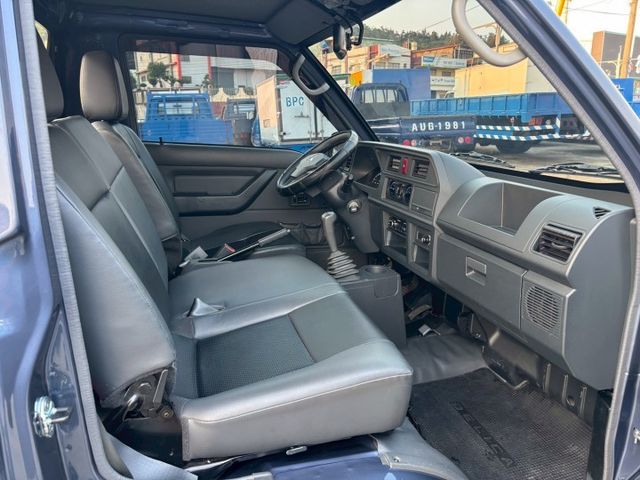 原廠前後行車紀錄器+倒車顯影，內外乾淨漂亮！賺錢發財好朋友~  第10張相片