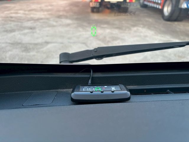 原廠前後行車紀錄器+倒車顯影，內外乾淨漂亮！賺錢發財好朋友~  第12張相片