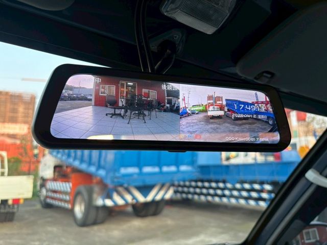 原廠前後行車紀錄器+倒車顯影，內外乾淨漂亮！賺錢發財好朋友~  第13張相片