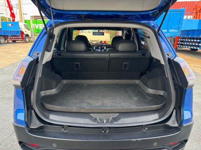 大空間好用掀背小車優質選擇，配備多里程極少～原廠保固中！  第5張相片