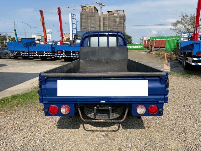 2.5升CRDi 柴油渦輪增壓引擎，能提供強勁的低轉速扭力，非常適合負重起步與山路運輸，且具備優異的省油表現  第4張相片