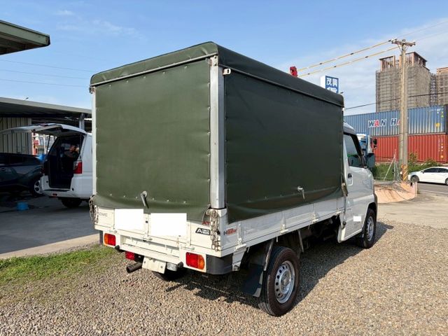 自排發財車！！有雙安、盲點偵測、循跡防滑、抬頭顯示、方向盤快控、定速巡航、胎壓顯示、前後行車紀錄器、倒車顯影。  第5張相片