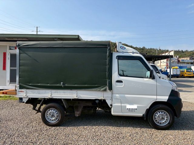 自排發財車！！有雙安、盲點偵測、循跡防滑、抬頭顯示、方向盤快控、定速巡航、胎壓顯示、前後行車紀錄器、倒車顯影。  第6張相片