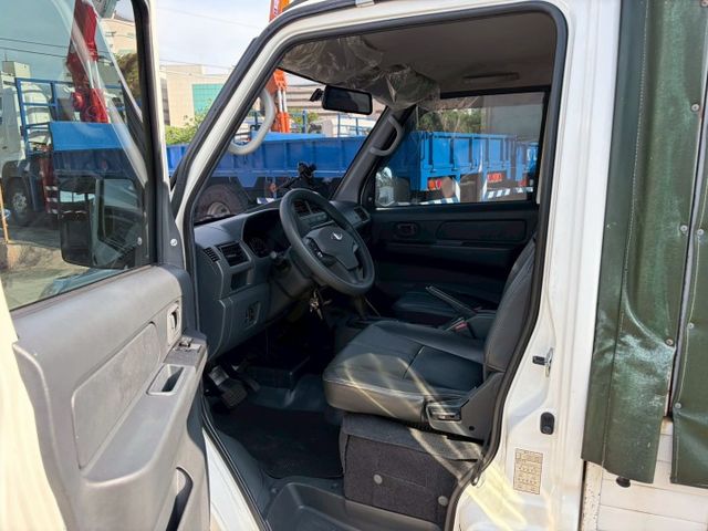 自排發財車！！有雙安、盲點偵測、循跡防滑、抬頭顯示、方向盤快控、定速巡航、胎壓顯示、前後行車紀錄器、倒車顯影。  第9張相片