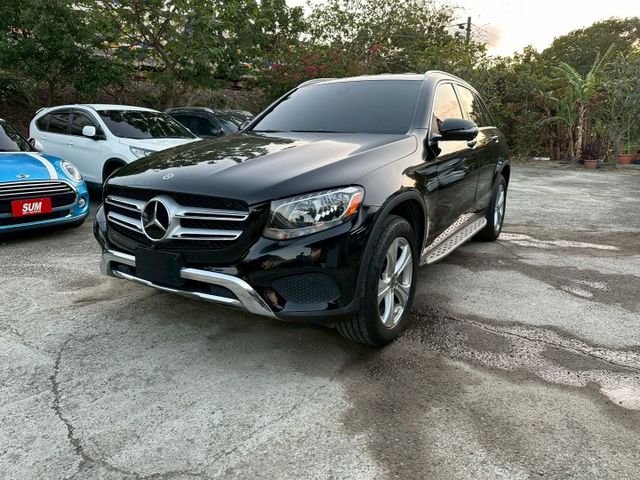 GLC 300 4MATIC 雙前電動加熱座椅  第1張相片
