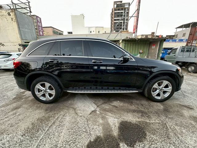 GLC 300 4MATIC 雙前電動加熱座椅  第4張相片