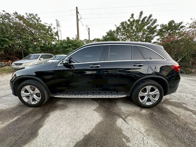 GLC 300 4MATIC 雙前電動加熱座椅  第9張相片