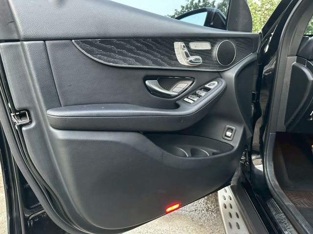 GLC 300 4MATIC 雙前電動加熱座椅  第14張相片