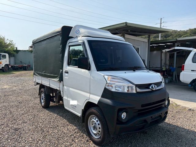自排發財車！！有雙安、盲點偵測、循跡防滑、抬頭顯示、方向盤快控、定速巡航、胎壓顯示、前後行車紀錄器、倒車顯影。  第7張相片