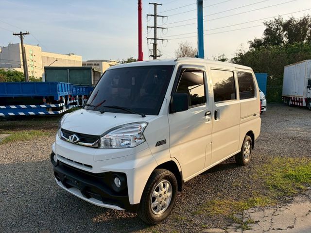 稀有自排八人座廂車！  第1張相片