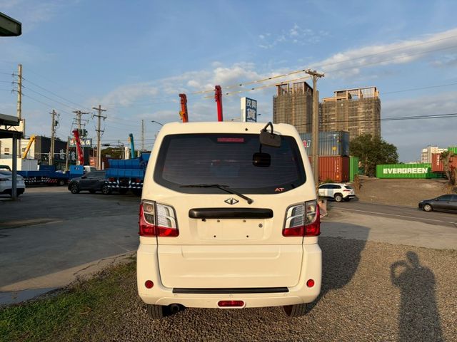 稀有自排八人座廂車！  第4張相片