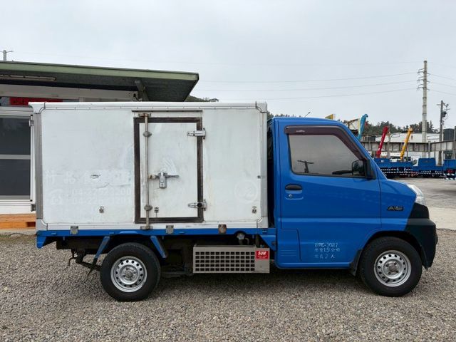 -5度冷藏車，內外乾淨漂亮有前後行車紀錄器，已認證完成還有五大系統保固有保固買的安心用的放心，做生意賺錢好夥伴~!  第4張相片