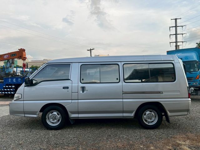娃娃車政府規範原廠保養、載小朋友無載重、惡操問題、車況最佳!已改回八人座  第2張相片