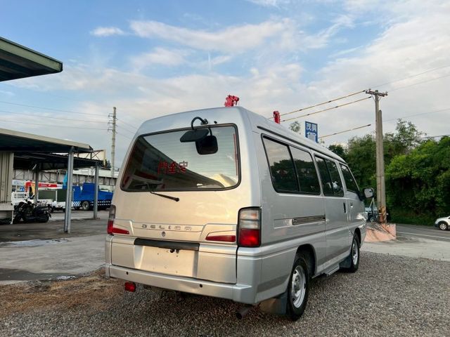 娃娃車政府規範原廠保養、載小朋友無載重、惡操問題、車況最佳!已改回八人座  第5張相片