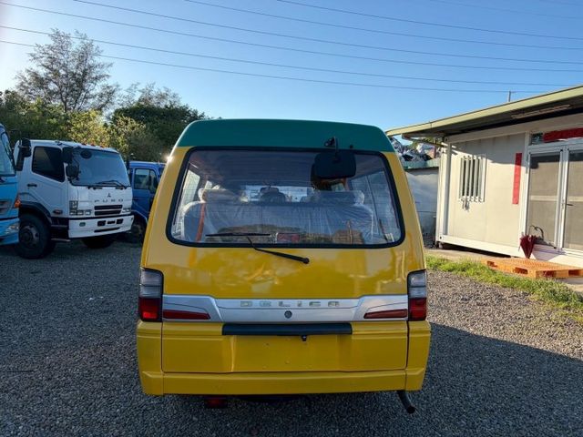 娃娃車政府規範原廠保養、載小朋友無載重、惡操問題、車況好~!內裝乾淨、外觀佳已改回八人座(全新座椅)  第4張相片