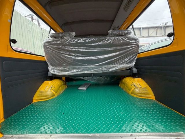 娃娃車政府規範原廠保養、載小朋友無載重、惡操問題、車況好~!內裝乾淨、外觀佳已改回八人座(全新座椅)  第10張相片