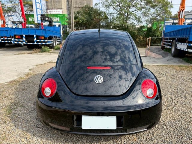 福斯經典時尚小車、金龜車，稀有黑色經典收藏，車況好氣氛佳、內外乾淨漂亮、歡迎鑑賞。  第4張相片