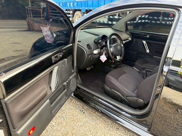 福斯經典時尚小車、金龜車，稀有黑色經典收藏，車況好氣氛佳、內外乾淨漂亮、歡迎鑑賞。  第9張相片