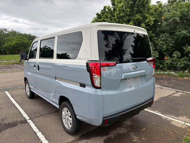 雙色熱門廂車來啦~加裝JHY安卓主機、 選配原廠霧燈、碳纖維飾板、全車FSK冰鑽隔熱紙、  第3張相片