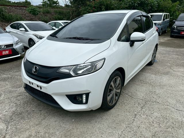 車況漂亮、內外整潔，經過專業認證檢查， 再享五大系統保固，買得安心、開得放心！  第1張相片