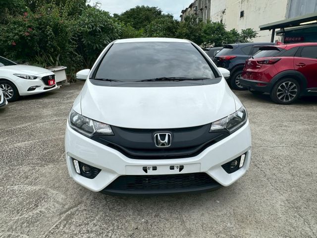 車況漂亮、內外整潔，經過專業認證檢查， 再享五大系統保固，買得安心、開得放心！  第2張相片