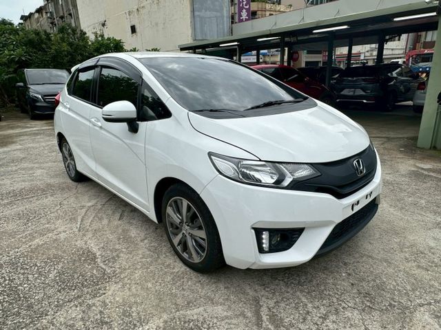 車況漂亮、內外整潔，經過專業認證檢查， 再享五大系統保固，買得安心、開得放心！  第3張相片