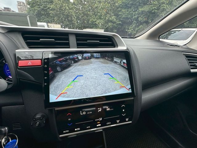 車況漂亮、內外整潔，經過專業認證檢查， 再享五大系統保固，買得安心、開得放心！  第16張相片