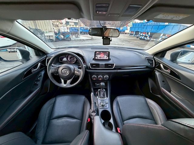 一手車，全程原廠保養~動感外型與進口安全兼具，讓您輕鬆體驗「人馬一体」的純粹駕馭樂趣！  第12張相片
