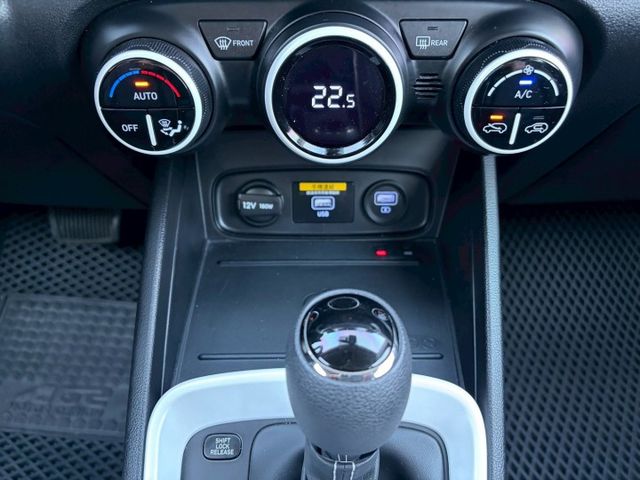 小巧可愛跨界小休旅~都原廠保養  16.3km/L一級平均油耗  第15張相片