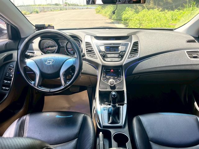 HYUNDAI現代 ELANTRA  第8張相片