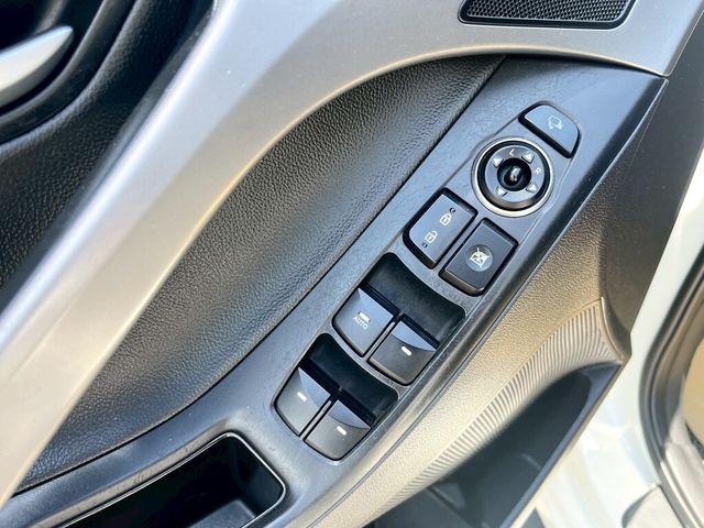 HYUNDAI現代 ELANTRA  第14張相片