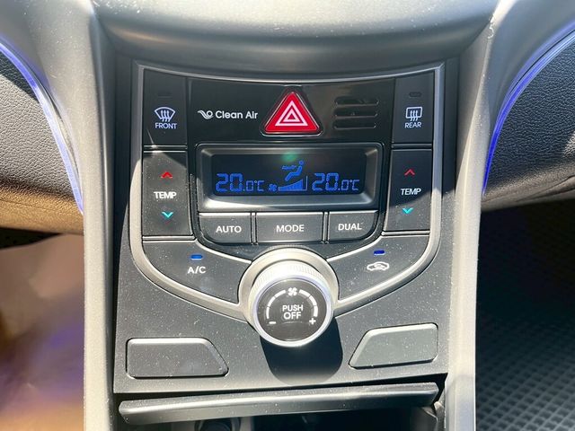HYUNDAI現代 ELANTRA  第17張相片