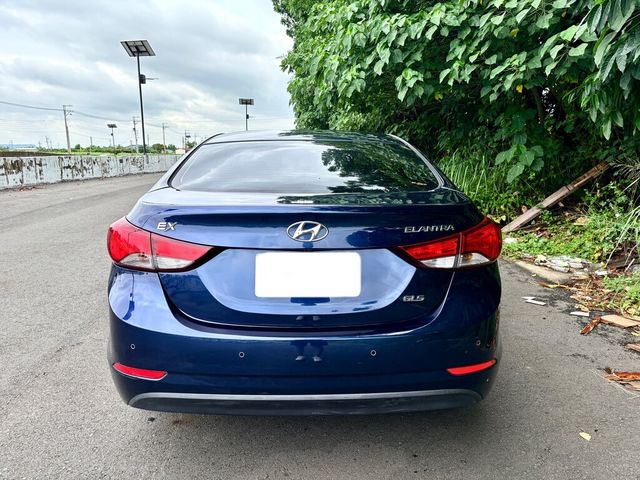 HYUNDAI現代 ELANTRA  第5張相片