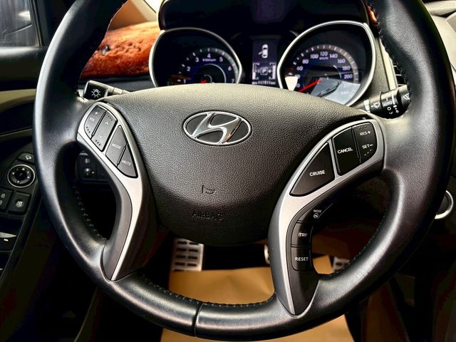 HYUNDAI現代 ELANTRA  第9張相片