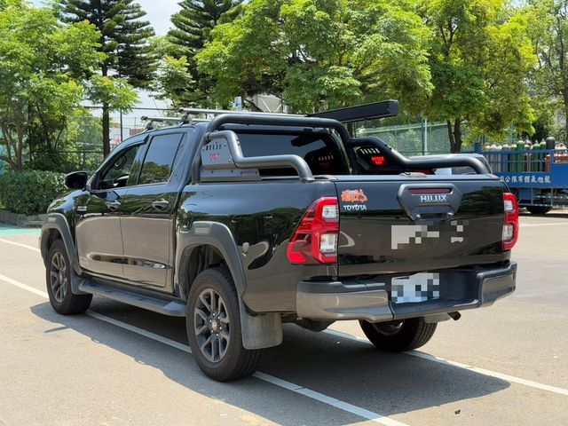TOYOTA豐田 HILUX  第2張相片