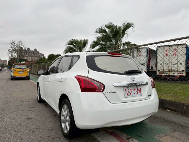NISSAN日產 TIIDA  第2張相片