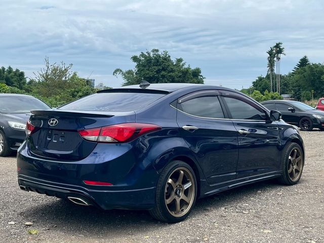 HYUNDAI現代 ELANTRA  第2張相片