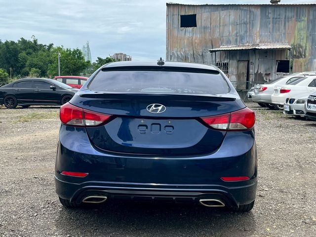 HYUNDAI現代 ELANTRA  第4張相片